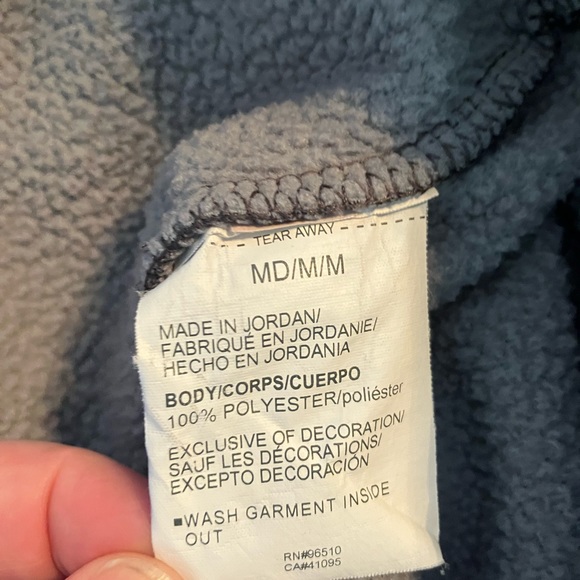 Medium Under Armour Medium Hoodie - Picture 6 of 6